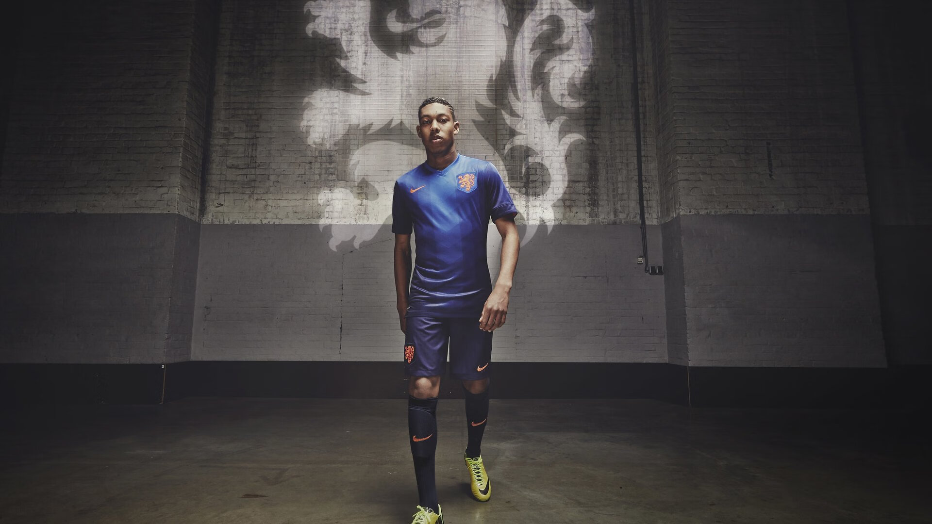 切尔西未能克服卡拉巴赫，2-2战平，球队陷入困境，切尔西绝杀巴萨